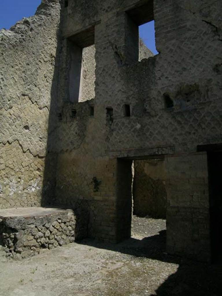 Ins Or II, 18, Herculaneum. May 2006.
Looking towards the north-east corner, and doorway in east wall leading to middle room on north side.
Photo courtesy of Nicolas Monteix.